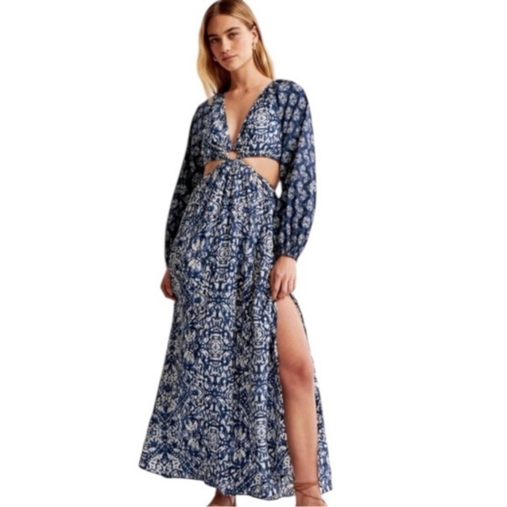 Abercrombie Long Sleeve Plunge Cut Out
Maxi Dress